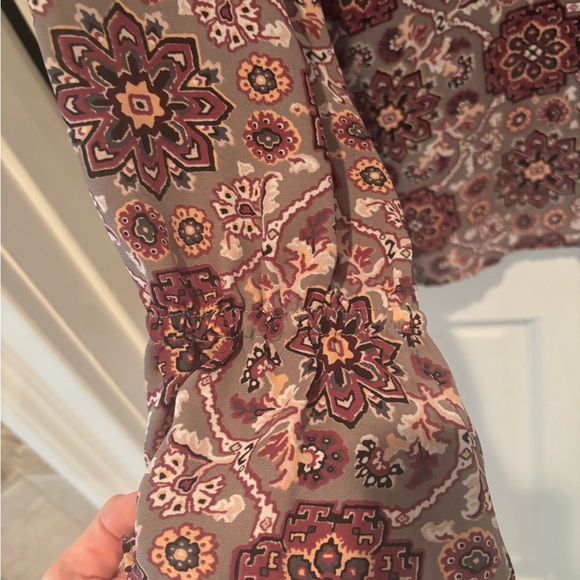 Loft Outlet Women’s Dressy Flutter Neck Tunic Top Size Large - Picture 3 of 6